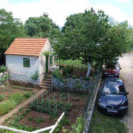 Luci Apartman