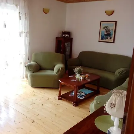 Luci Apartman Zadvarje